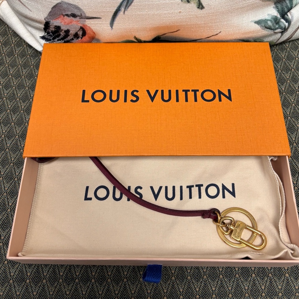 Louis Vuitton Empreinte Clochette Key Holder Raisin Burgundy w/ Box & Dust Bag - Picture 8 of 10